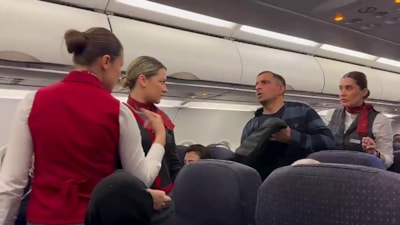 Erzurum'da rahatsızlandığını söyleyip uçaktan indi: Yolculardan helallik aldı