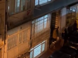 İstanbul'da kadını kolundan tutup zorla aracına bindirdi: Mahalleli sessiz kalmadı