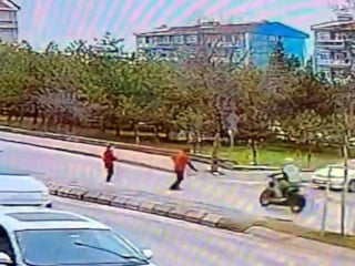 Edirne'de torunuyla yürürken motosiklet çarptı