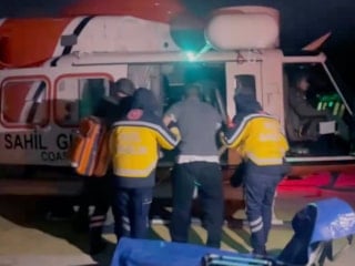 Balıkesir'de sahil güvenlik 2 vatandaşın tahliyesini sağladı