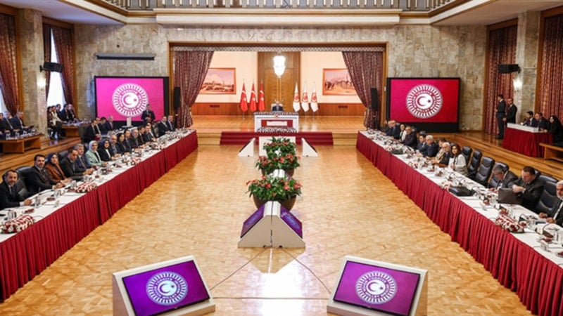 Numan Kurtulmuş, parti temsilcileriyle komisyon toplantısı gerçekleştirdi