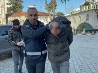 Samsun'da kardeşini öldürenlerin arkadaşıyla oturan amcasının oğlunu vurdu