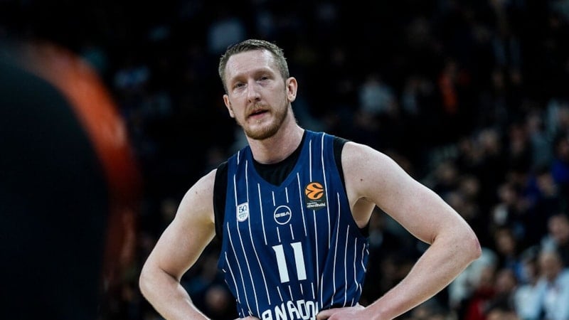 Anadolu Efes'ten Rolands Smits ile ilgili sakatlık bilgilendirmesi