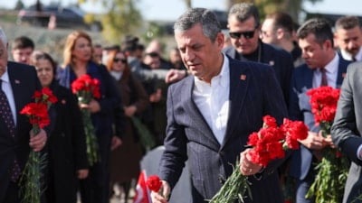 Özgür Özel'den 30 araçlık konvoyla Deprem Şehitliği'ne ziyaret