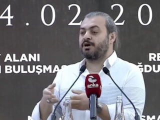 CHP'nin Hatay programında konuşan kişi: Beğenmediğimiz evlerde oturmak zorunda kalacağız