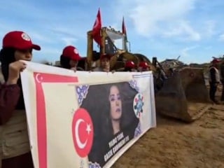 Yıldız Tilbe'den Gazze'ye 300 bin dolarlık yardım: Çadır kent inşaatı başladı