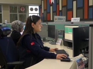 Deprem gecesi telefonu bırakmadılar: 112 çalışanları o anları anlattı