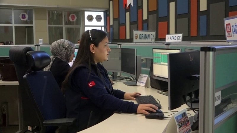 Deprem gecesi telefonu bırakmadılar: 112 çalışanları o anları anlattı