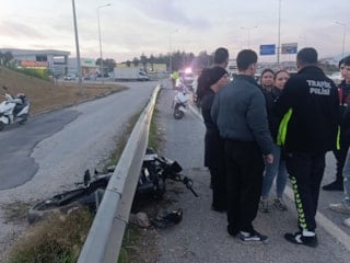 Antalya'da uygulama var sandı, ters yönde kaçınca kaza yaptı