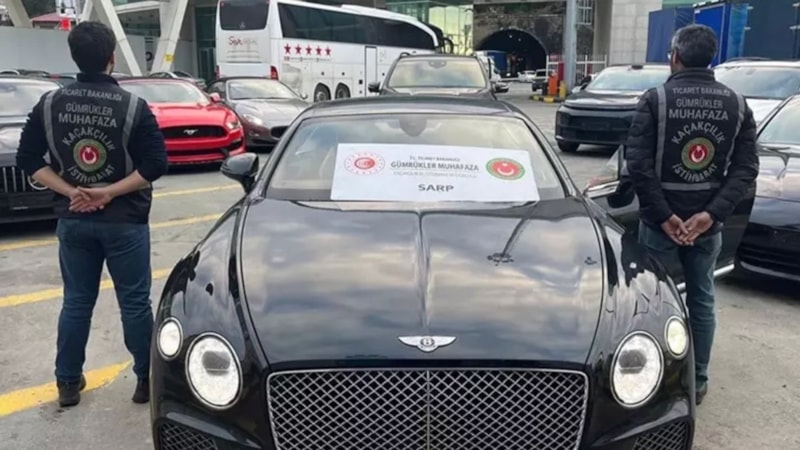 Gümrükler Muhafaza ekiplerinden Sarp Kapısı'nda 65 lüks araç operasyonu