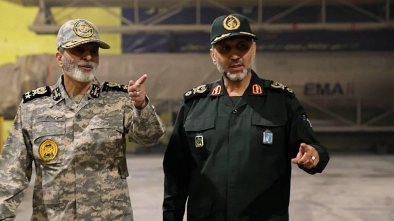 İran Genelkurmay Başkanı'ndan 'yer altı füze şehirlerine' ziyaret