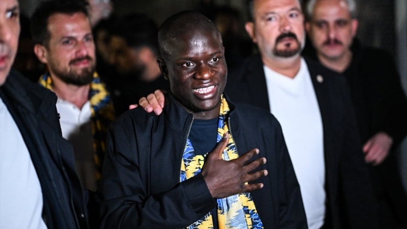 N'Golo Kante’yi bekleyen Fenerbahçeliler çıktığı çardak çöktü