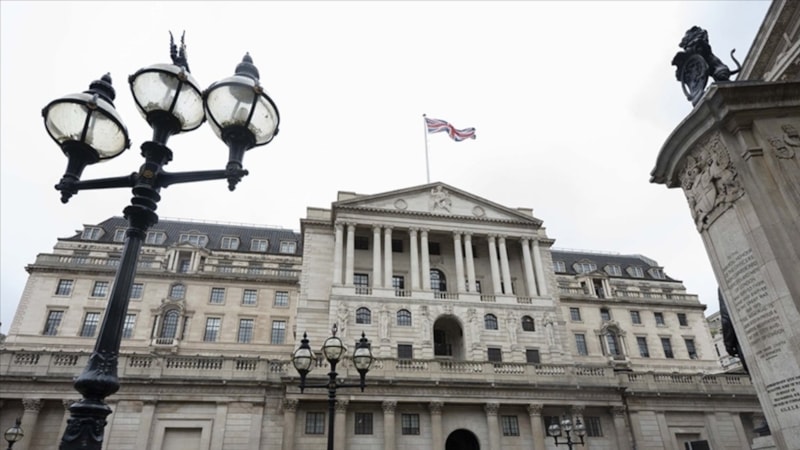 İngiltere Merkez Bankası, politika faizini sabit tuttu
