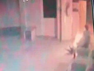 Kütahya'da bakımevinde bacağına kolonya döküp ateşe verdi