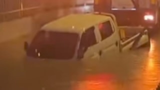 İzmir'de suyla dolan alt geçitte mahsur kalan sürücü boğularak can verdi