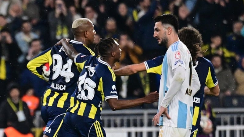 Fenerbahçe, Erzurumspor FK'ya 3 attı