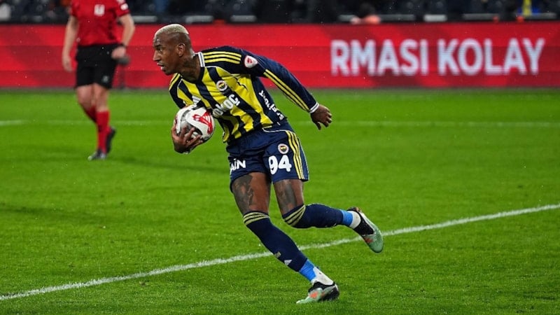 Anderson Talisca, gollerine kupada da devam etti