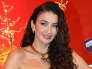 Eşref Rüya setinde kaza! Ceren Benderlioğlu'nun eli yandı