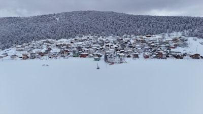 Keyfalan Yaylası beyaza büründü: Kış manzarası havadan görüntülendi