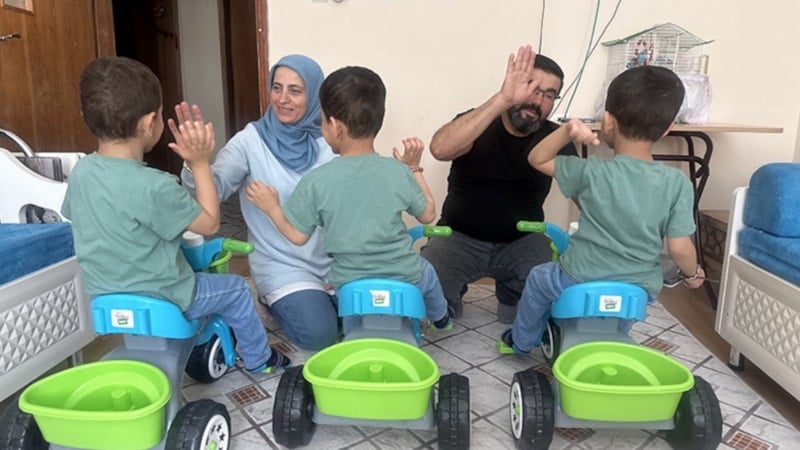 Depremde yetim kalan üçüzlere yuva olan çiftin duygusal röportajı