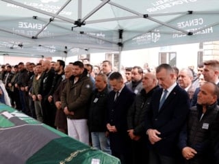 Tribünden düşerek ölen taraftarın cenazesi defnedildi