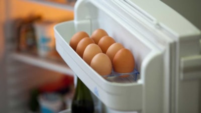 Yüzüyorsa sakın dokunmayın! Bozuk yumurtayı bir saniyede ele veren test