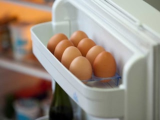 Yüzüyorsa sakın dokunmayın! Bozuk yumurtayı bir saniyede ele veren test