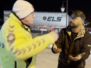 Aksaray'da alkollü sürücü dur ihtarına uymadı, gazetecileri tehdit etti