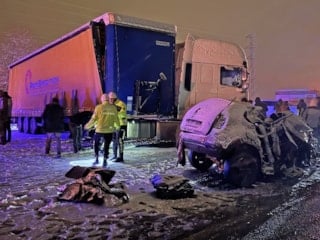 Erzurum'da tır ile çarpışan otomobildeki 4 kişi can verdi