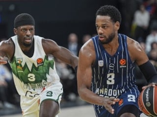 Anadolu Efes, Zalgiris'i devirdi