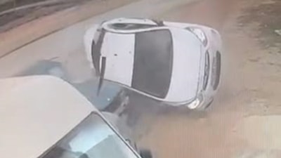 Bursa'da çocuğun kullandığı otomobil park halindeki araçlara çarptı: 8 yaralı