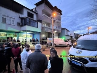 Sakarya'da MHP'li ilçe başkanı ve kendi karısını öldüren emekli polis teslim oldu