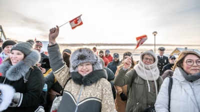 ABD Başkanı Trump'a gözdağı: Kanada ve Fransa Grönland'da konsolosluk açtı