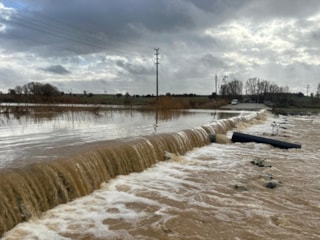Uşak’ta dere taşkını: Tarım arazileri ve iş yerleri sular altında kaldı