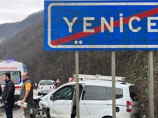 Karabük’te iki otomobilin kafa kafaya çarpıştığı kazada 5 kişi yaralandı