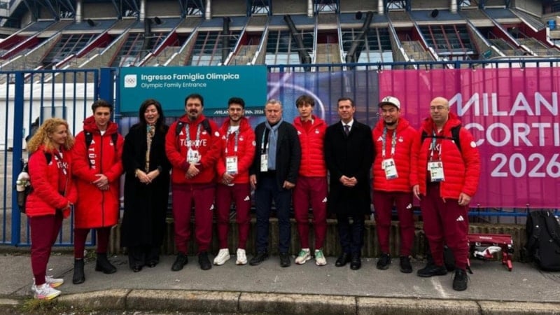 Bakan Osman Aşkın Bak, İtalya'da milli sporcuları ziyaret etti