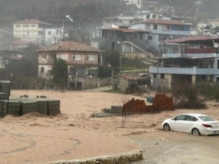Hatay'da sağanak yağış sonrası sel