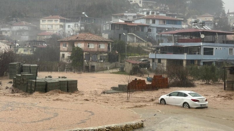Hatay'da sağanak yağış sonrası sel
