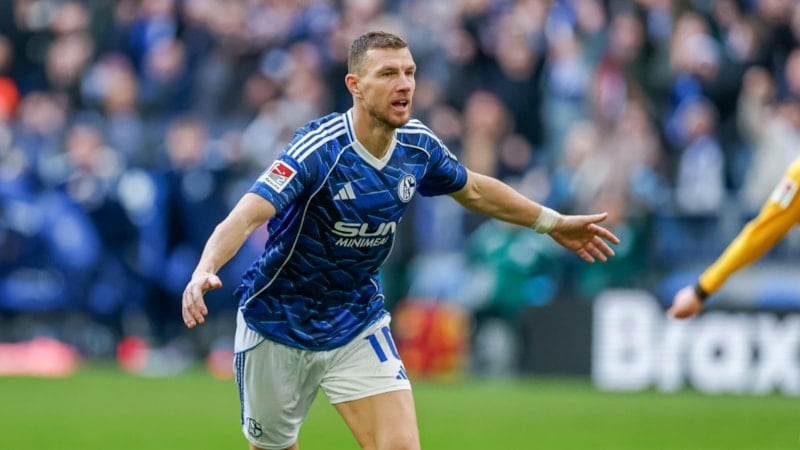 Edin Dzeko'nun golleri Schalke'ye yetmedi