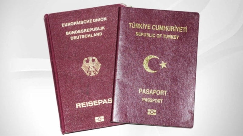 Almanya'daki 1.3 milyon Türk'ten 30 bini Türk pasaportuna başvurdu