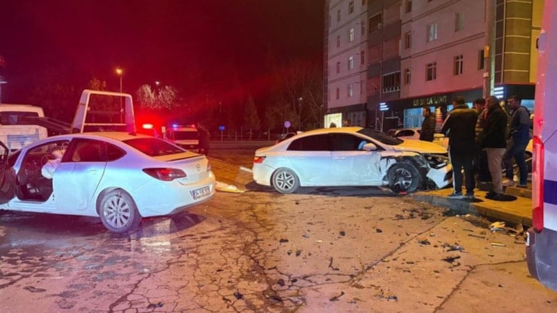 Kayseri'de kaza sonrası sürücü kaçtı: Yakını yerine geçmeye çalıştı