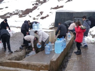 Muş'ta şebeke suyunda bakteri alarmı: Vatandaşlar çeşmelere yöneldi