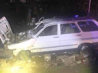 İzmir'de duvara çarpan otomobildeki 1 kişi öldü