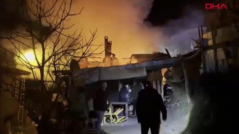 Bursa'da 2 katlı binada yangın