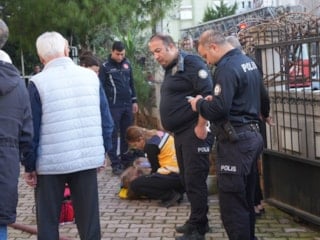 Antalya'da uyuduğu sırada yangın çıktı: Zile basan komşulara uyandı