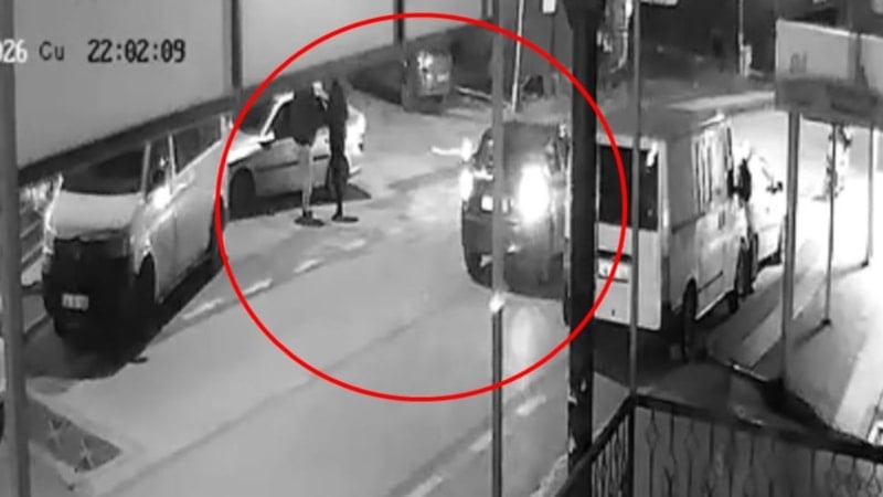 Bursa'da kahvehane çıkışı silahlı kavga: O anlar güvenlik kamerasında