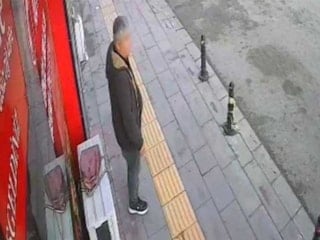 Karaman'da imamın 'sahibi gelir alır' diye bıraktığı çantayı kaşla göz arasında çaldı