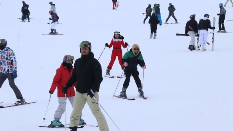Erciyes'te pistler hafta sonu kayakseverlerle doldu