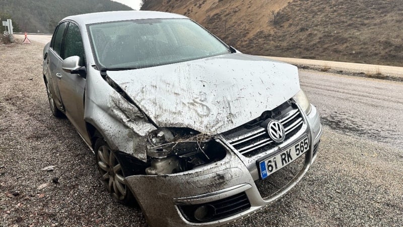 Kastamonu'da kayak merkezine gitmek için çıktığı yolda kaza yapan ailede 3 kişi yaralandı