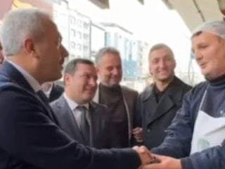 Rize Valisi, Trump'ı eleştirip gündem olan Ardeşenli esnaf ile görüştü